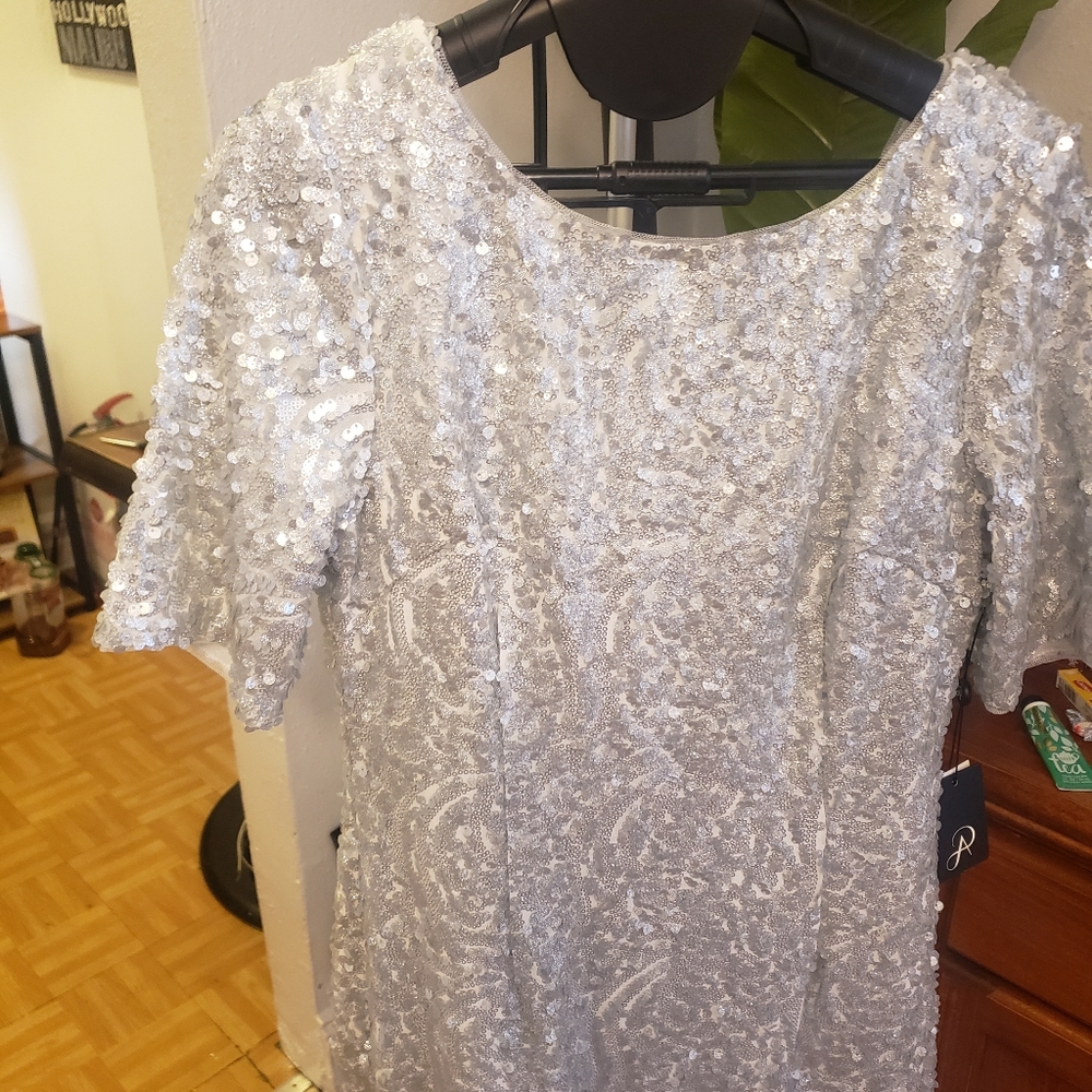 Dress - Picture 6 of 9